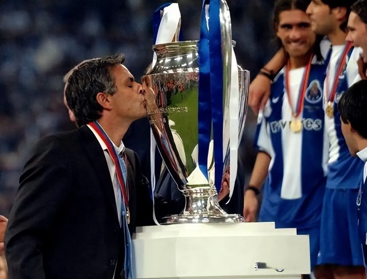 截至目前他, 级的教练