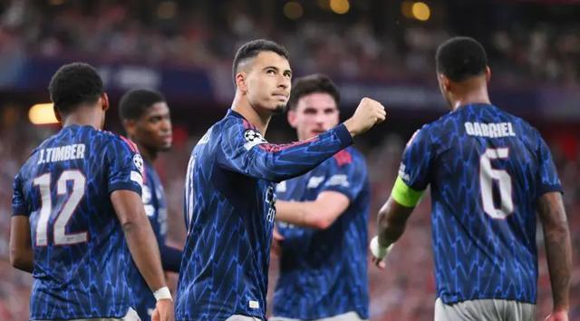 编辑, 上的马丁内 编辑, 上的马丁内